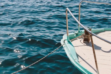 Австралийского моряка с собакой спасли после трех месяцев дрейфа в Тихом океане