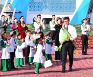  Fotoreportaž: Türkmenistanyň Döwlet Sirkiniň meýdançasynda «Soňky jaň» konserti geçirildi
