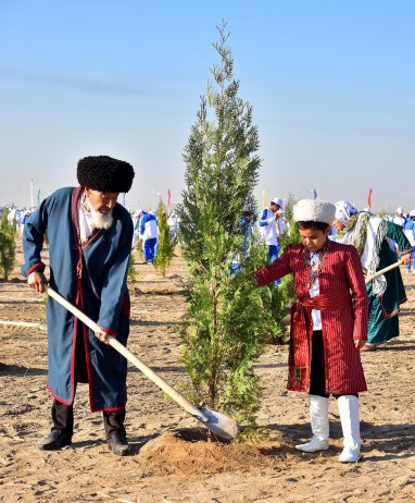 Фоторепортаж: В Туркменистане дан старт осенней озеленительной кампании