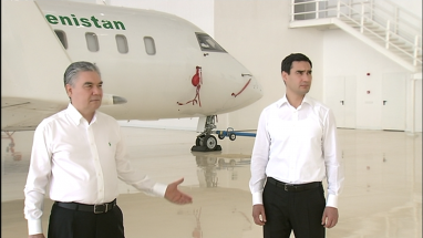 Президент Туркменистана и глава Халк Маслахаты протестировали современный лётный симулятор