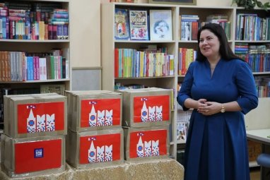 Russia donated 8 000 school textbooks to Ashgabat