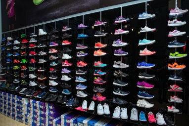 Alem Sport apparels and shoes multi-brand store in Ashgabat gives gifts when buying sneakers