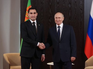 Serdar Berdimuhamedov, Vladimir Putin'i cumhurbaşkanlığı seçimlerindeki zaferinden dolayı tebrik etti