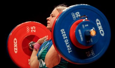 Fotoreport: Weightlifter Polina Guryeva from Turkmenistan won Olympic silver in Tokyo