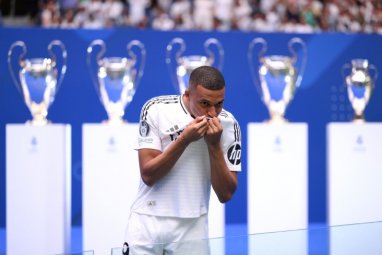 Real Madrid, Kylian Mbappe ile 5 yıllık sözleşme imzaladı