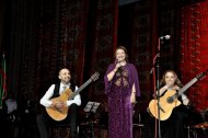 Fotoreportaž: Aşgabatda rumyniýaly aýdymçy Adrian Nouryň we Zamfirescu Trio konserti