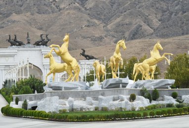 Türkmenistanyň Prezidenti täze doglan taýçanaga Ylham diýip at goýdy