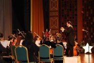 Fotoreportaž: Türkmenistanyň simfoniki orkestriniň Täze ýyl konserti