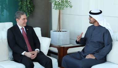 Глава Халк Маслахаты Туркменистана провел переговоры с Президентом ОАЭ в Абу-Даби