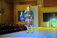 Fotoreportaj: Aşgabatda Özbegistanyň «Sharq liboslari» dizaýn merkeziniň model eşikleriniň görkezilişi