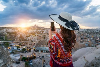 Kapadokya'da bazı seyahat acentelerinin, turistleri olmayan müzelere ve ören yerlerine götürdükleri idda ediliyor