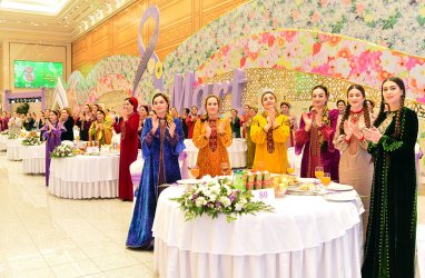 В Туркменистане обнародовали программу мероприятий к Международному женскому празднику
