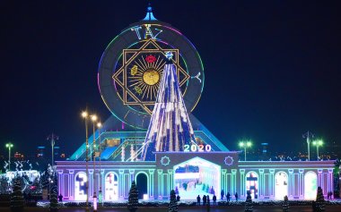 Photo story: The main Christmas tree of the country lit up in Turkmenistan