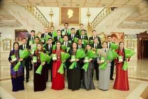 В Туркменистане названы имена победителей конкурса «Кладезь разума Махтумкули Фраги»