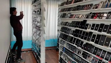 The Spaniard has collected a record collection of 3615 mobile phones