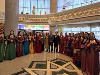В Туркменском государственном институте культуры состоялась встреча с участниками проекта по восстановлению мавзолея Худайназар-овлия