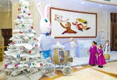 Детский фонд Туркменистана и театр кукол дарят новогоднее волшебство юным зрителям