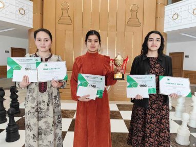 Lala Shohradova became the chess champion of Turkmenistan