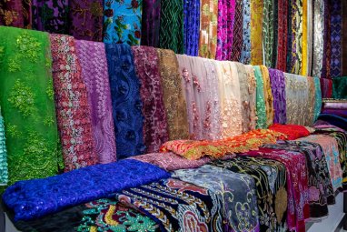 Ателье-магазин Sähra реализует разнообразные виды тканей для пошива одежды в национальном стиле