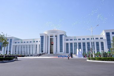 Президент Туркменистана открыл новый комплекс зданий Академии государственной службы