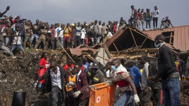 Uganda'da şiddetli yağışlar nedeniyle çöp toplama alanında meydana gelen toprak kayması sonucu 21 kişi hayatını kaybetti