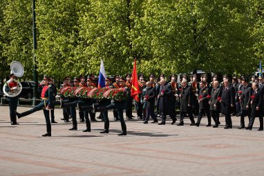 Президент Туркменистана с лидерами СНГ возложил цветы к Могиле Неизвестного Солдата в Москве