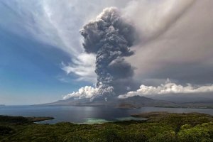Indoneziýada ýanardag çogdy