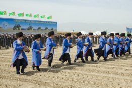 Fotoreportaž: Türkmenistanyň 4 welaýatynda gowaça ekişine girişildi