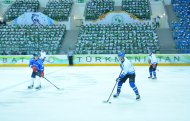 Фоторепортаж: Стартовал Кубок Президента Туркменистана по хоккею