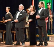 Fotoreportaž: Türkiýe Respublikasynyň Türkmenistandaky medeniýet günleriniň ýapylyşynyň konserti