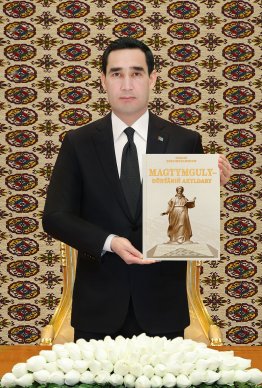 President of Turkmenistan Completes Work on New Book about Magtymguly Fragi