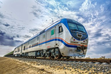 Поезд из Ашхабада в Дашогуз начал курсировать два раза в день