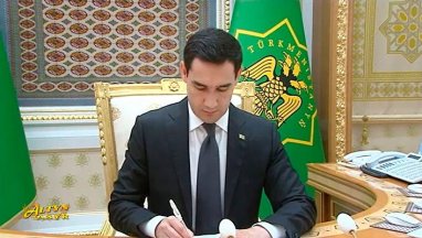 Президент Туркменистана подписал Указ о праздновании Дня работников строительного и промышленного комплекса
