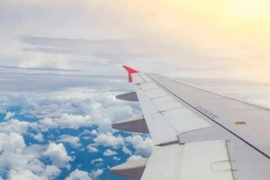 In Türkiye, passengers who stand up before the plane comes to a complete stop will be fined