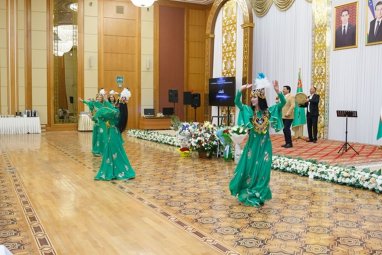В Ашхабаде отметили 32-ю годовщину независимости Узбекистана
