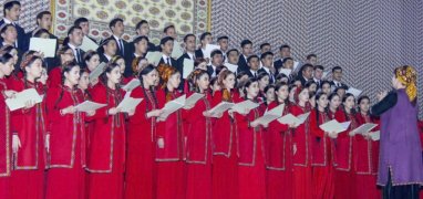 В Туркменской консерватории состоялся концерт с участием хора