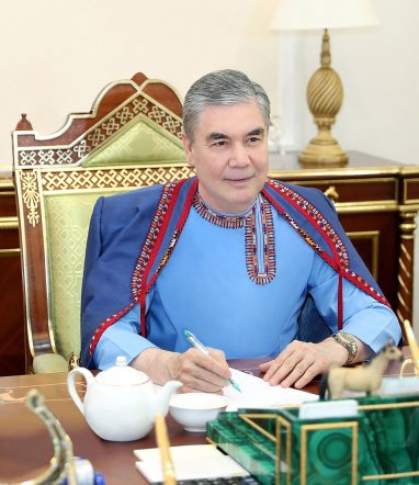 Gurbanguly Berdimuhamedow «Ýaşlara gutlag» atly aýdym döretdi