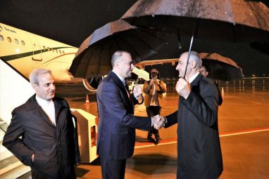 İran Dışişleri Bakanı'nın Aşkabat ziyareti başladı