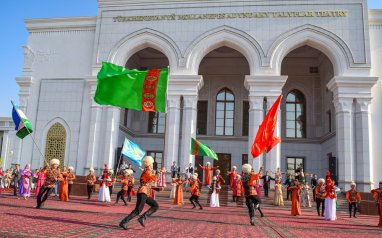 Aşgabatda II teatr festiwalynyň açylyş dabarasy geçirildi