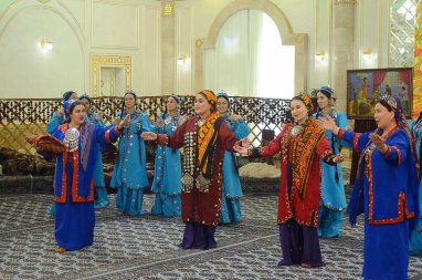 В западном регионе Туркменистана прошёл конкурс среди фольклорных коллективов