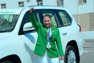 Photoreport: Polina Guryeva received an apartment, a car and 50 000$ USD as a gift from the President of Turkmenistan