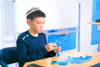 ImdatBot проводит набор на курсы робототехники для детей