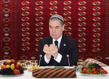 В Туркменистане почтили память погибших при землетрясении в Турции