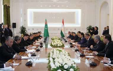 Председатель Халк Маслахаты Туркменистана встретился с главой верхней палаты парламента Таджикистана