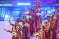 Фоторепортаж: Праздничный концерт в честь Международного женского дня в Ашхабаде