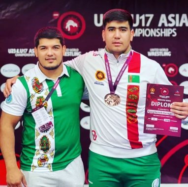 Туркменский борец греко-римского стиля завоевал бронзу на молодежном чемпионате Азии