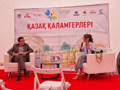На фестивале Kitap Fest в Казахстане продали за день около 8 тысяч книг и 5 тысяч раздали бесплатно