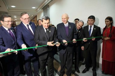 Türkmenistan Dışişleri Bakanlığı Uluslararası İlişkiler Enstitüsü'nde “Diplomatik Protokol” eğitim merkezi açıldı