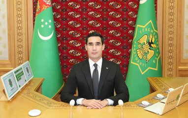 Сердар Бердымухамедов поздравил соотечественников с праздником туркменского скакуна
