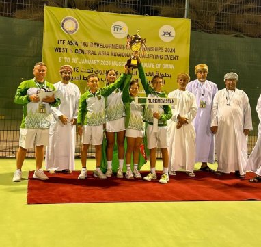 Türkmen tennisçileri Omanda geçirilen halkara ýaryşda 6 medal gazandylar